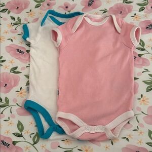 Nanit Newborn Onesie set of 2 , White/ Blue, pink/ white